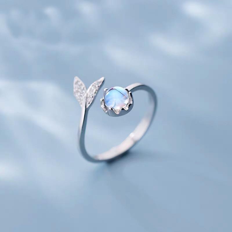 Adjustable Ring with Dolphin Tail in Silver and Blue Zirconia
