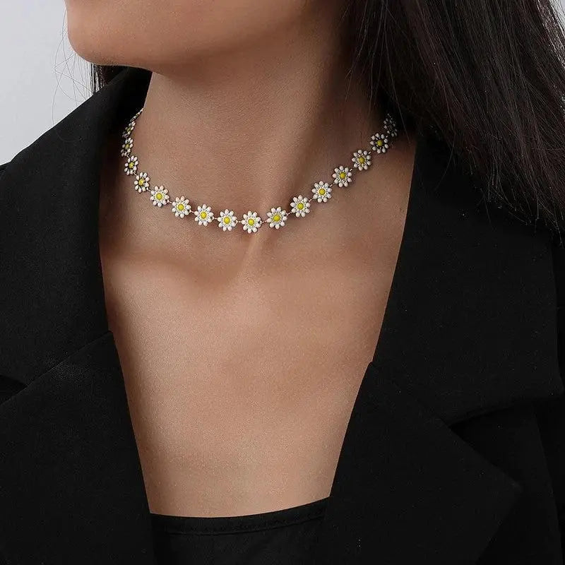 Daisy Necklace in Gold